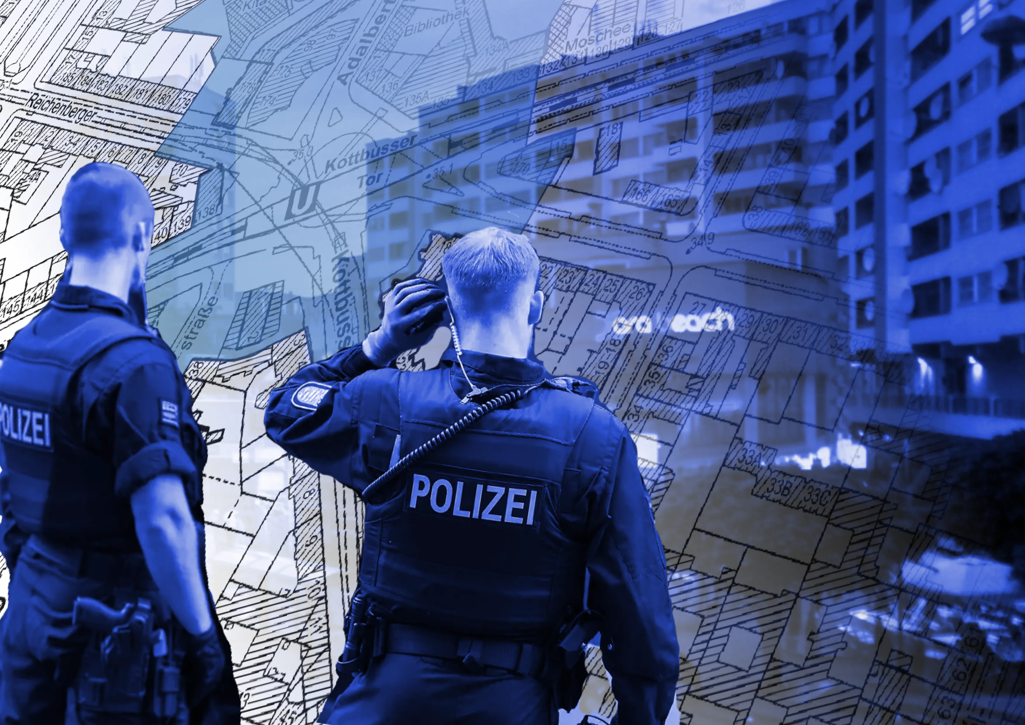 Fotocollage, zwei Polizeibeamte im Vordergrund blicken über Strassenszene und Stadtkarte vom Kottbusser Tor